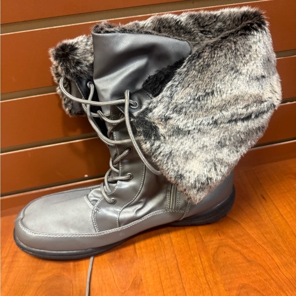 Women's Silver Winter Boots with Faux Fur Lining - Picture 5 of 15